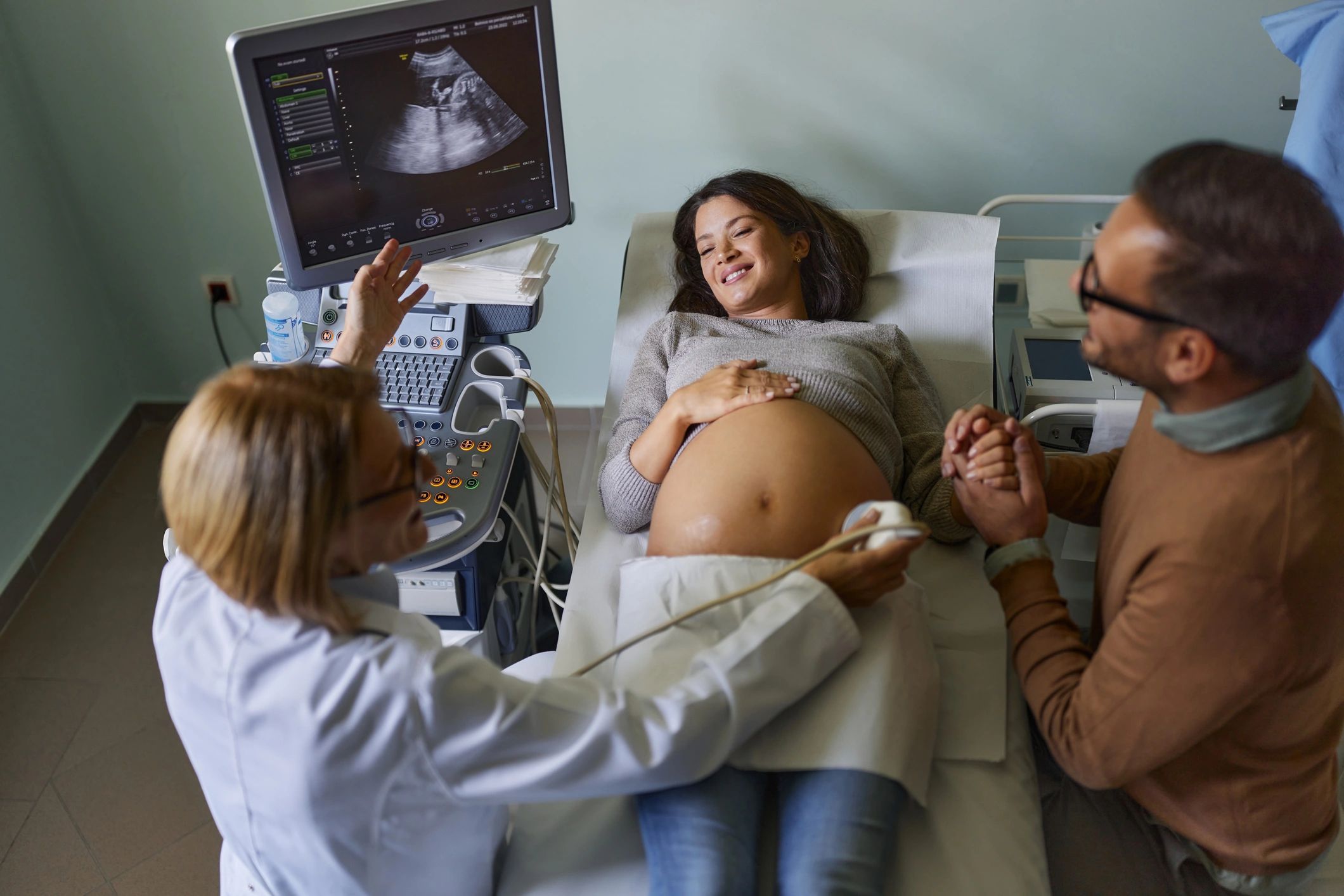 Expecting parents viewing an ultrasound during a prenatal session