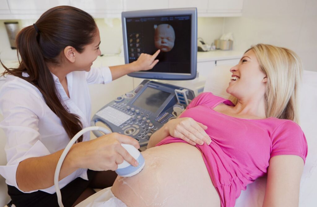 Women getting 3d ultrasound in Port Saint Lucie Florida